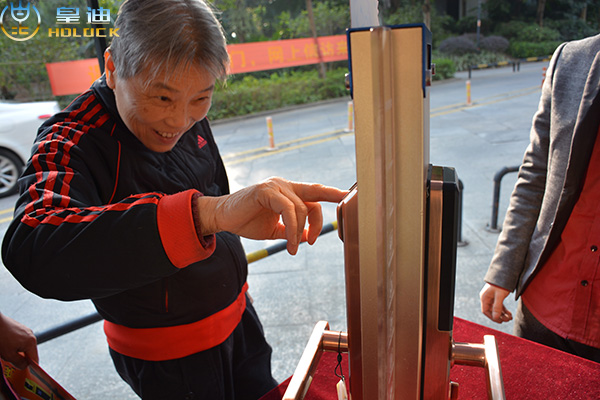 “歡迎回家”，皇迪全自動(dòng)智能鎖語(yǔ)音提示