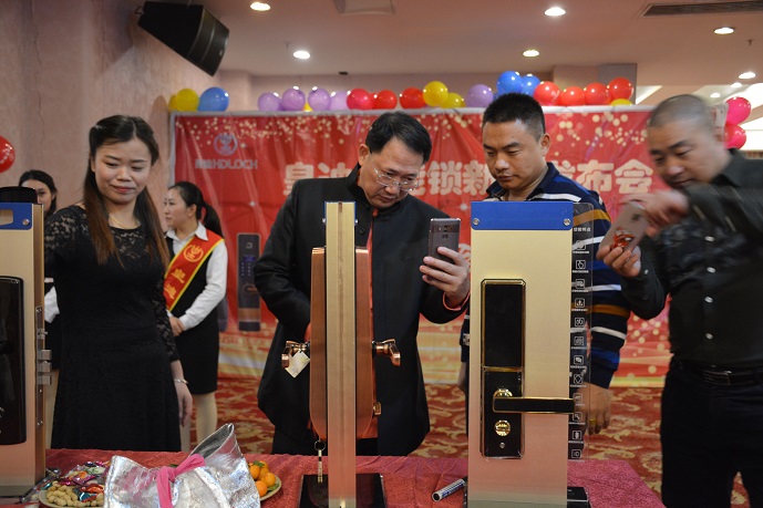 皇迪新品發(fā)布會單仁博士親臨發(fā)布會現(xiàn)場 皇迪智能鎖